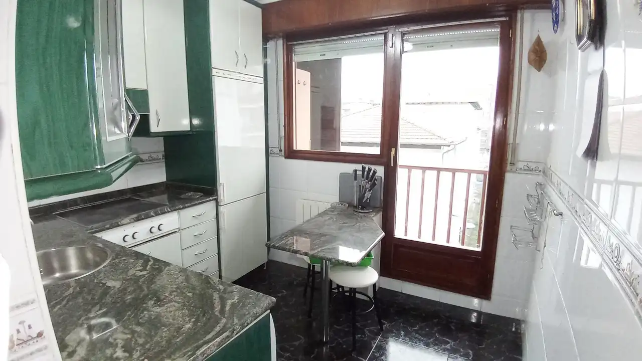 Cocina de Piso en venta en Santurtzi  con Calefacción, Trastero y Amueblado