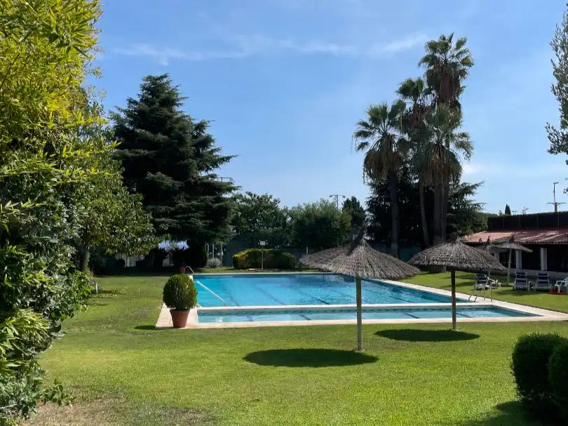 Terraced house with pool for sale in Avinguda Tolrà 1