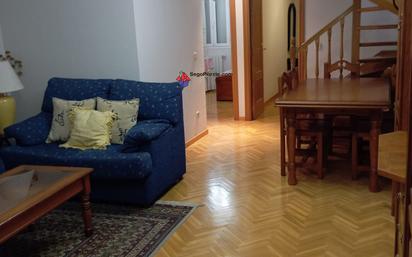 Sala d'estar de Dúplex en venda en Segovia Capital amb Calefacció, Parquet i Terrassa