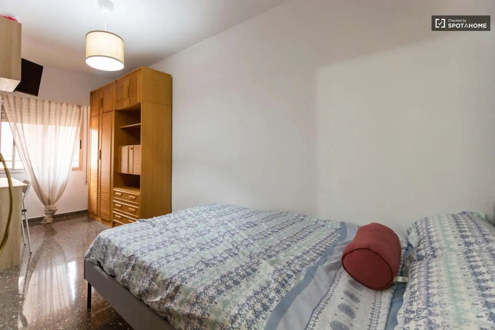 Room in Barrio de Benicalap