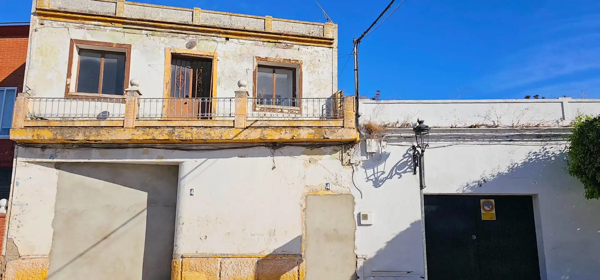 Vista exterior de Casa adosada en venta en La Algaba