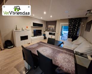Vista exterior de Àtic en venda en Vallirana amb Aire condicionat, Calefacció i Jardí privat