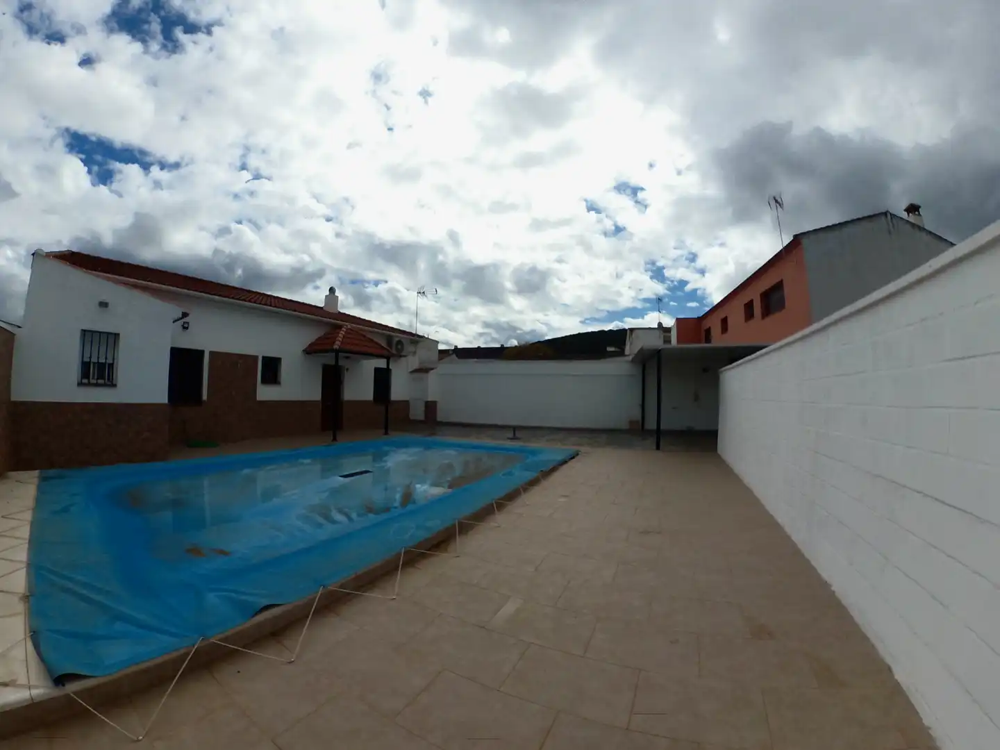 Piscina de Casa o xalet en venda en Almadén de la Plata amb Aire condicionat, Calefacció i Jardí privat