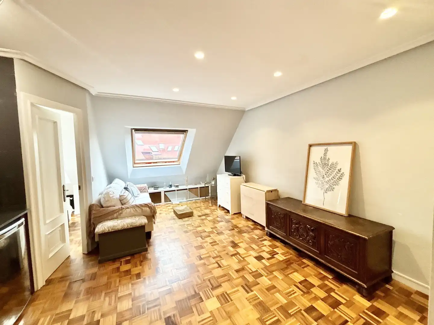 Sala de estar de Ático en venta en Oviedo  con Calefacción y Parquet