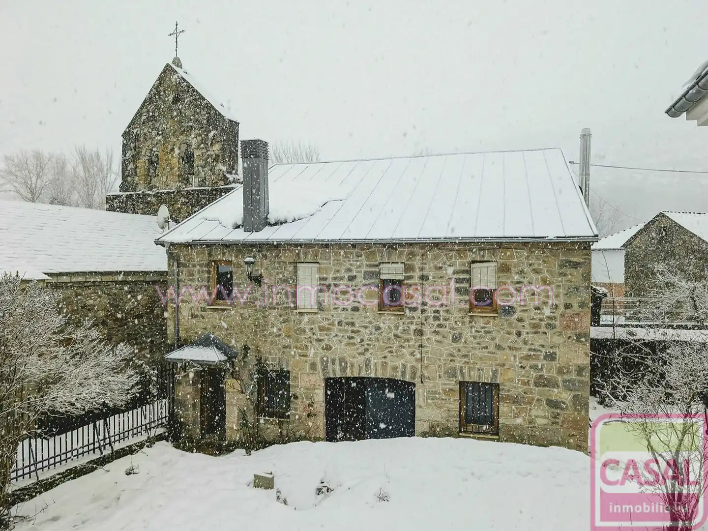 Vista exterior de Casa o chalet en venta en León Capital  con Calefacción, Trastero y Amueblado