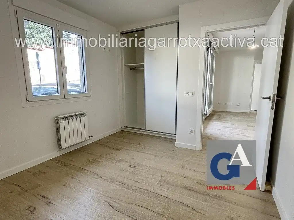 Habitación de Piso en venta en Olot con Calefacción, Terraza y Balcón