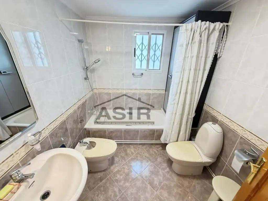 Badezimmer von Dachboden zum Verkauf in Alzira mit Heizung und Terrasse