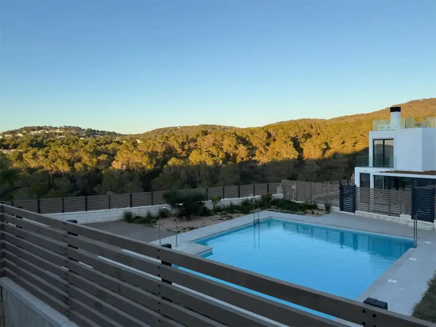Piscina de Casa adosada de lloguer en Sant Josep de sa Talaia amb Aire condicionat, Jardí privat i Piscina