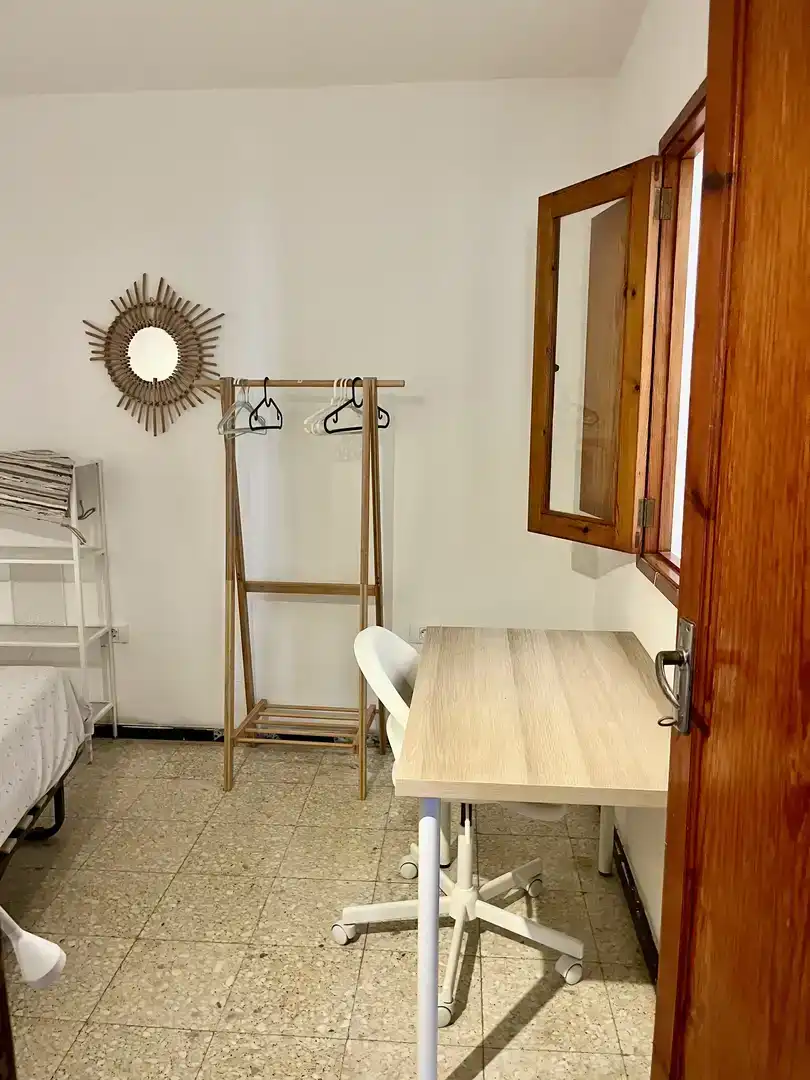 Dormitori de Pis per a compartir en Agaete amb Jardí privat i Moblat