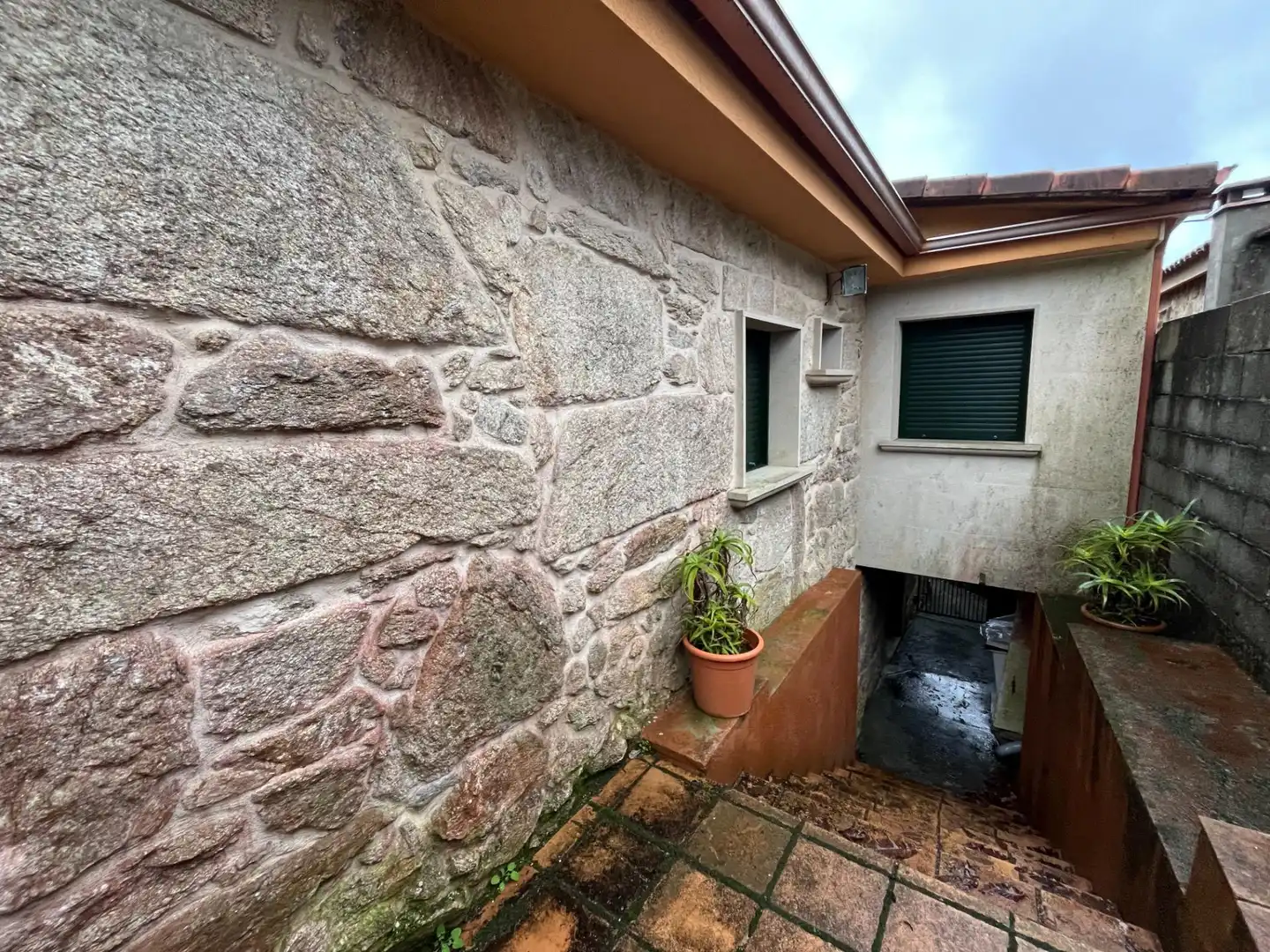 Vista exterior de Casa o xalet en venda en Covelo amb Calefacció, Jardí privat i Traster