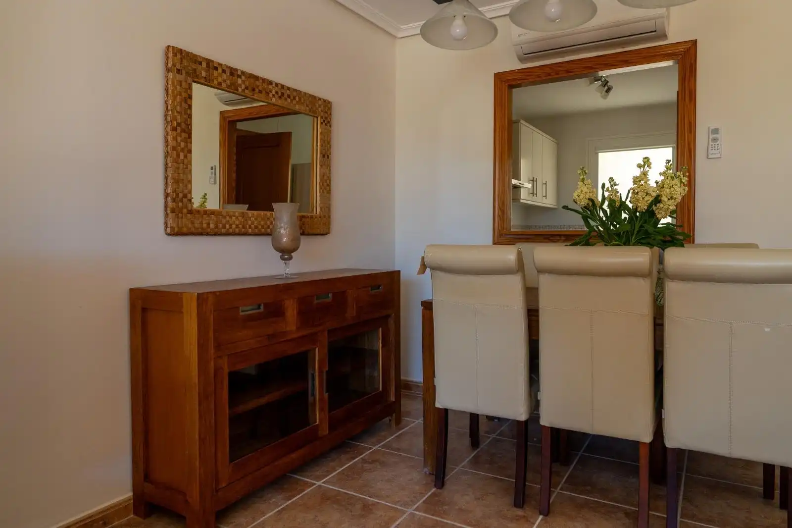 Esszimmer von Einfamilien-Reihenhaus zum Verkauf in Altea mit Klimaanlage, Heizung und Privatgarten