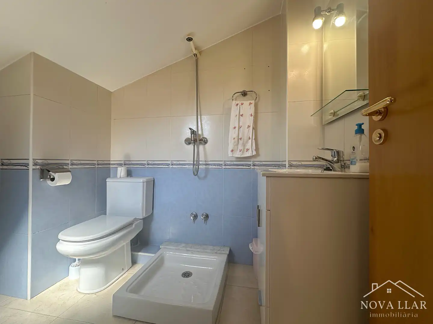 Baño de Dúplex en venta en Ripoll con Calefacción, Terraza y Horno