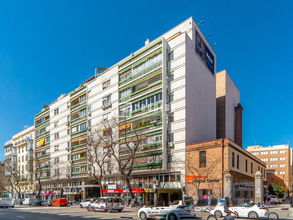 Exterior view of Office for sale in  Madrid Capital