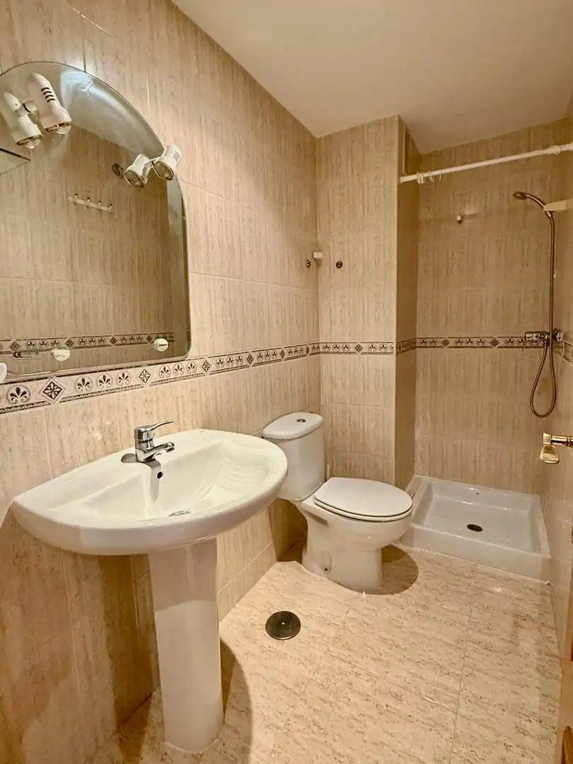 Bany de Apartament en venda en Benidorm amb Aire condicionat, Calefacció i Jardí privat