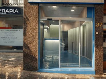 Locale commerciale in affitto a Calle Guevara