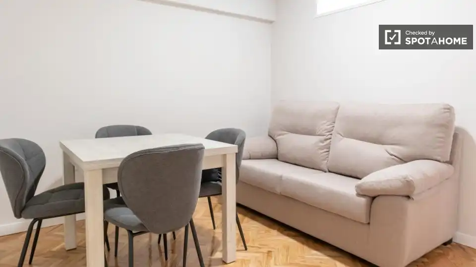 Living room of Flat for rent in Madrid  with Air Conditioner, Heating and Furnished
