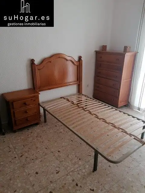 Dormitori de Pis de lloguer en Badajoz amb Aire condicionat, Moblat i Alarma