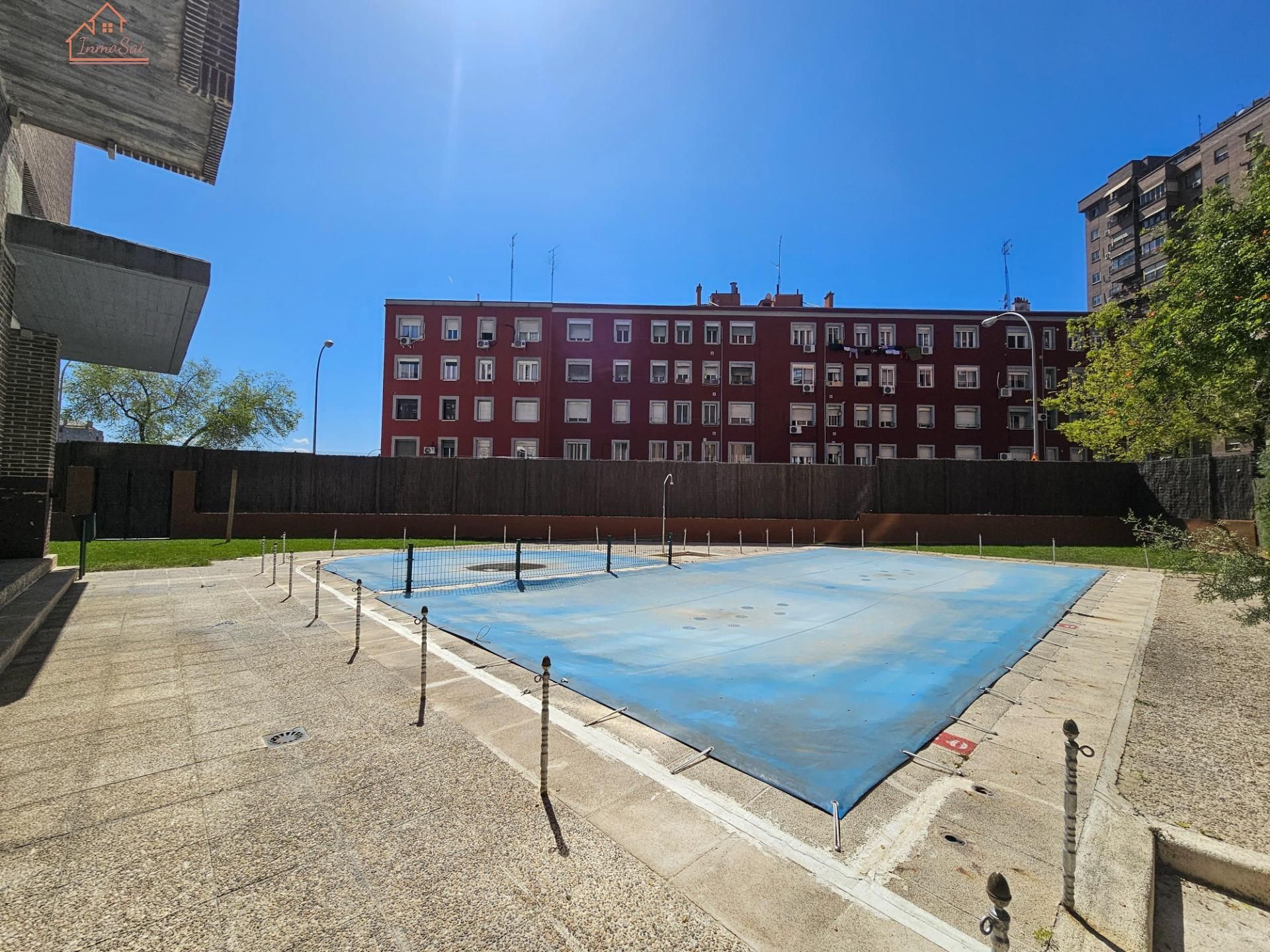 Vista exterior de Pis en venda en  Madrid Capital amb Calefacció, Jardí privat i Terrassa