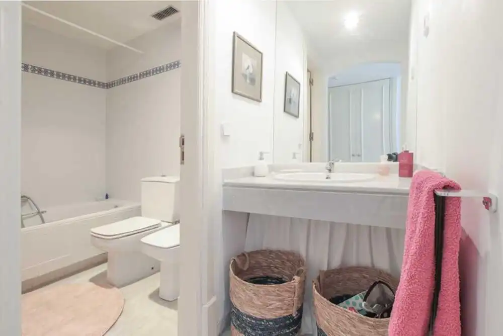 Baño de Planta baja en venta en Marbella con Aire acondicionado, Terraza y Piscina