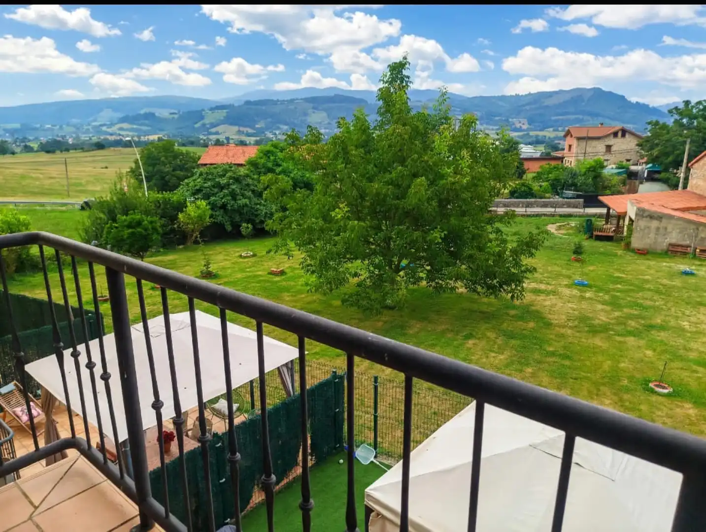 Terraza de Casa adosada en venta en Penagos con Calefacción, Jardín privado y Parquet