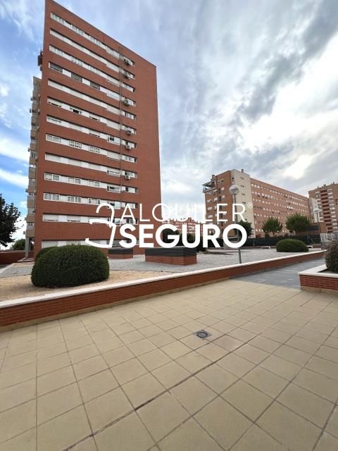 Exterior view of Flat to rent in Parla  with Air Conditioner, Heating and Storage room
