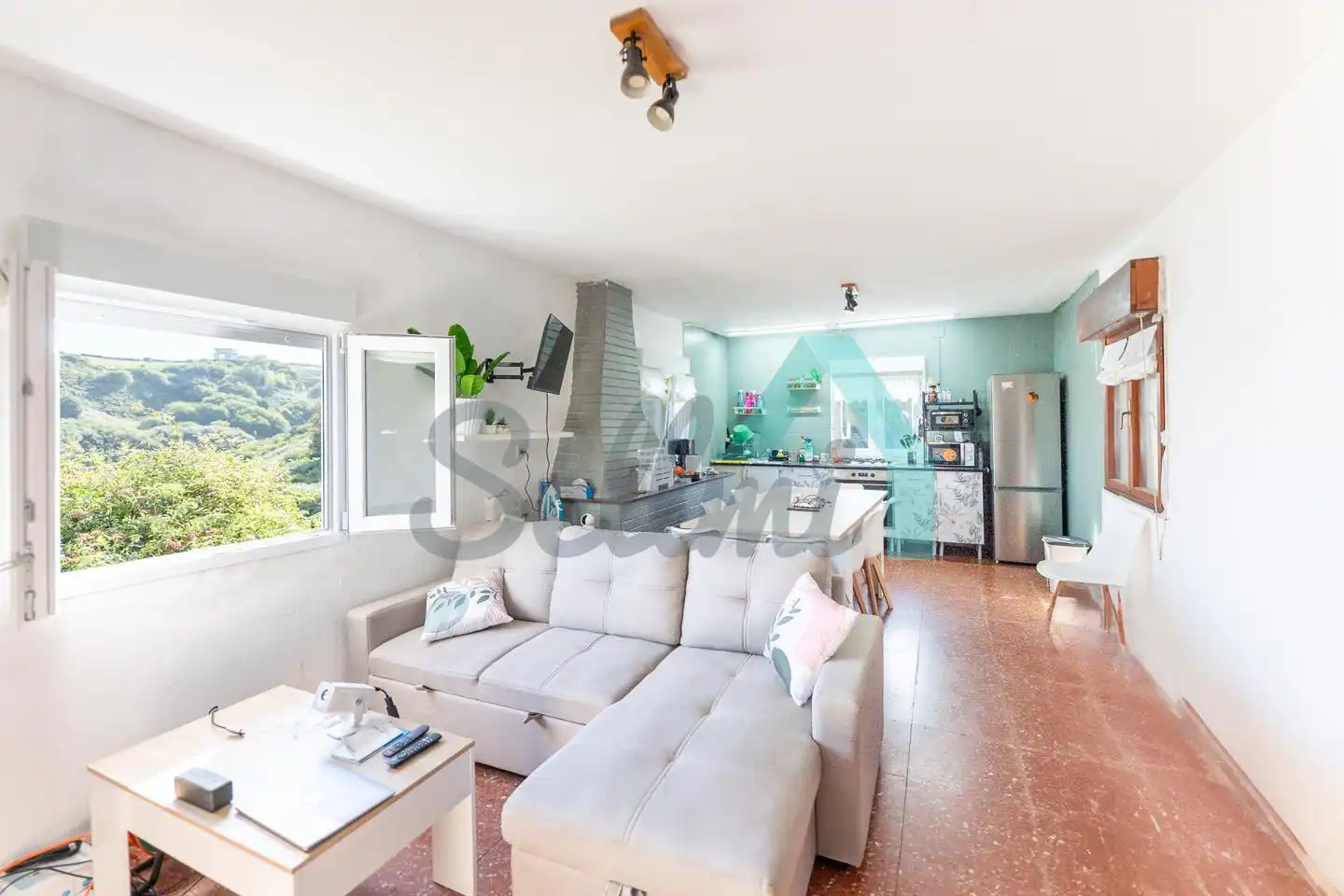 Sala d'estar de Casa o xalet de lloguer en Gijón  amb Jardí privat, Piscina i Moblat