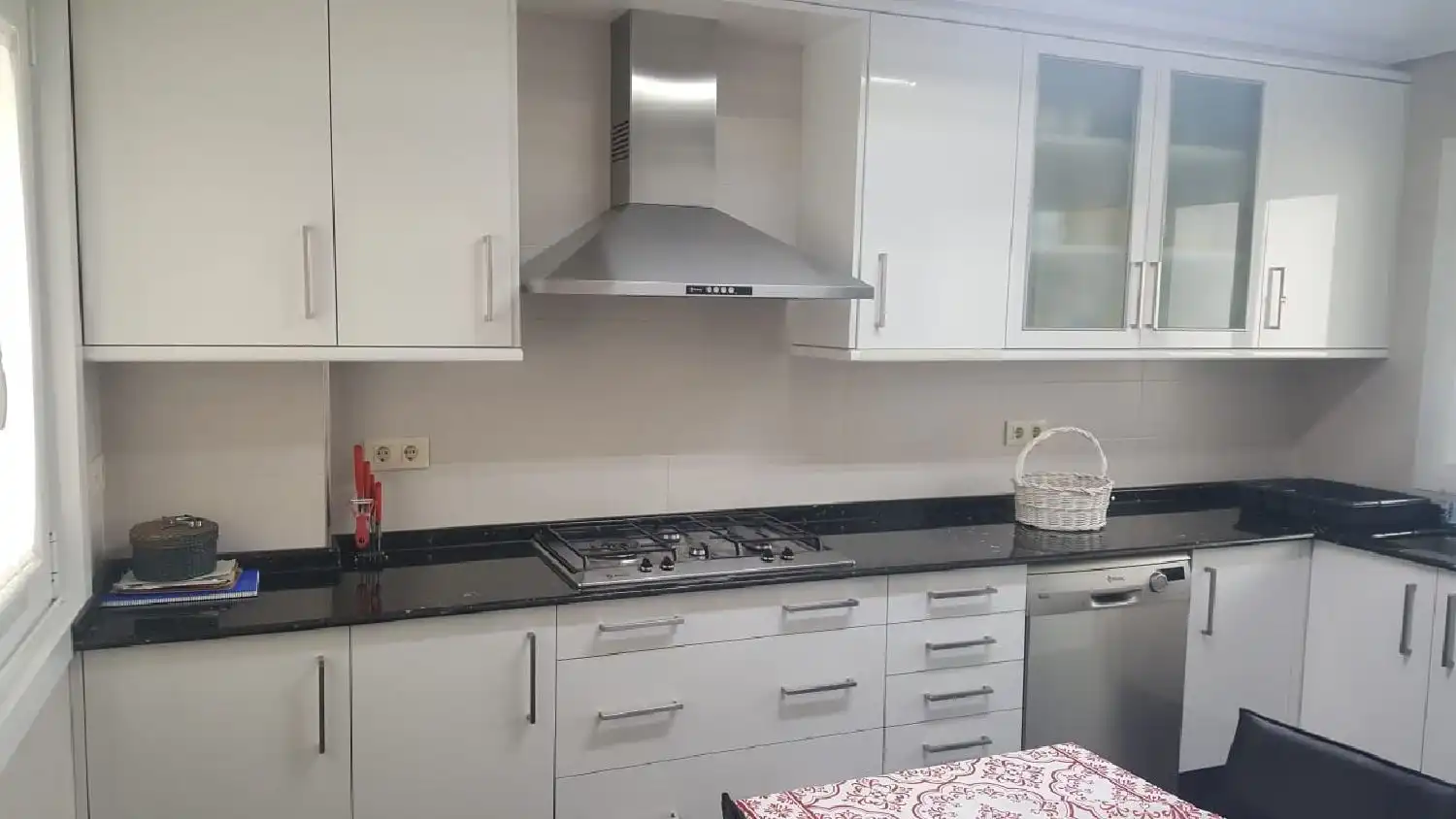Cocina de Piso de alquiler en A Coruña Capital  con Calefacción, Terraza y Amueblado