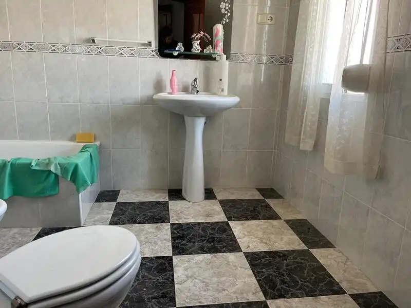 Baño de Finca rústica en venta en Huesa con Calefacción, Jardín privado y Terraza