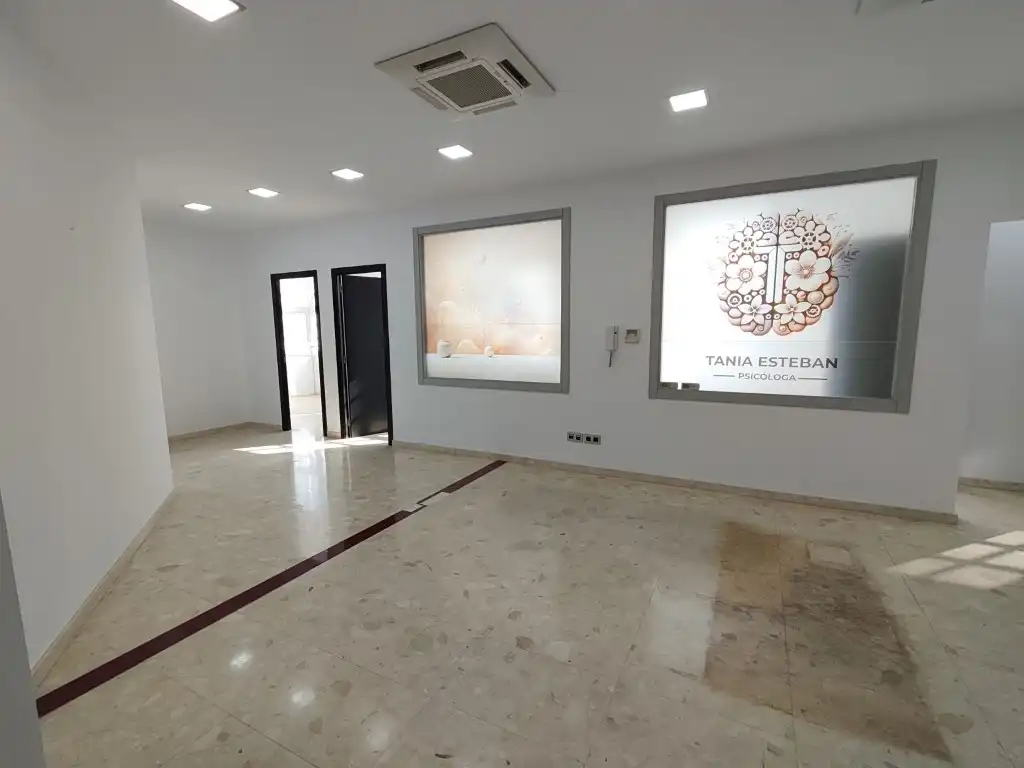 Oficina amb ascensor en venda a Pl. Pedro Menéndez