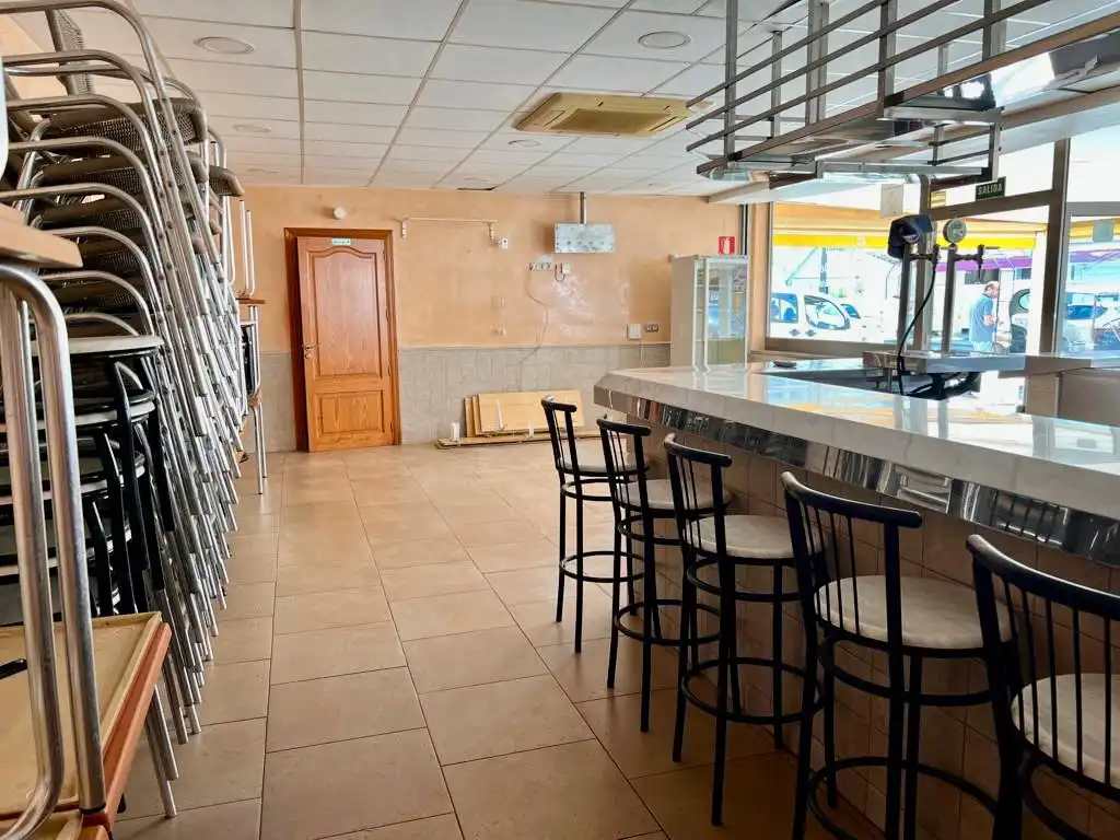Geschaftsraum zum Verkauf in Alcúdia mit Klimaanlage und Terrasse