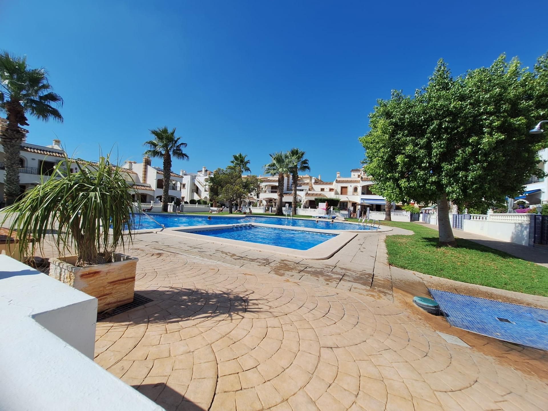 Piscina de Apartament en venda en Orihuela amb Aire condicionat, Terrassa i Piscina comunitària