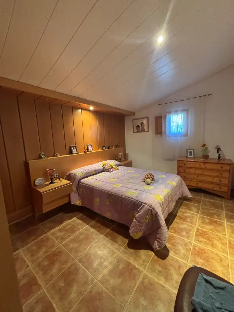 Schlafzimmer von Country house zum Verkauf in Flix mit Klimaanlage, Privatgarten und Schwimmbad