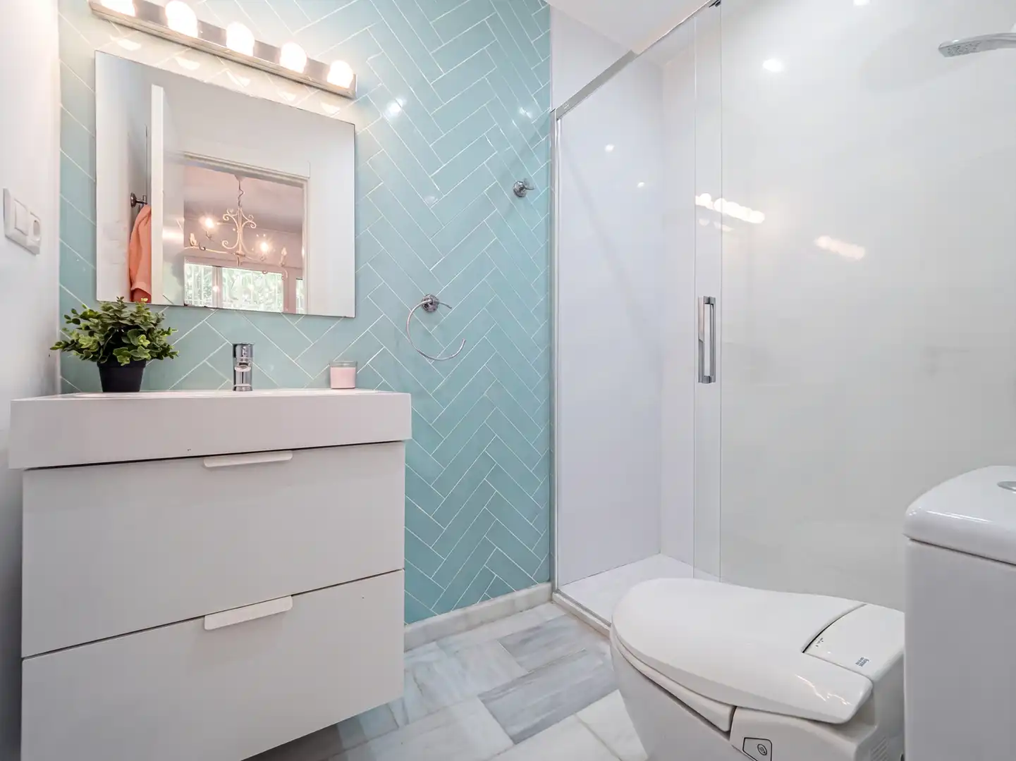Bathroom of Houses for sale in Elviria - Cabopino
