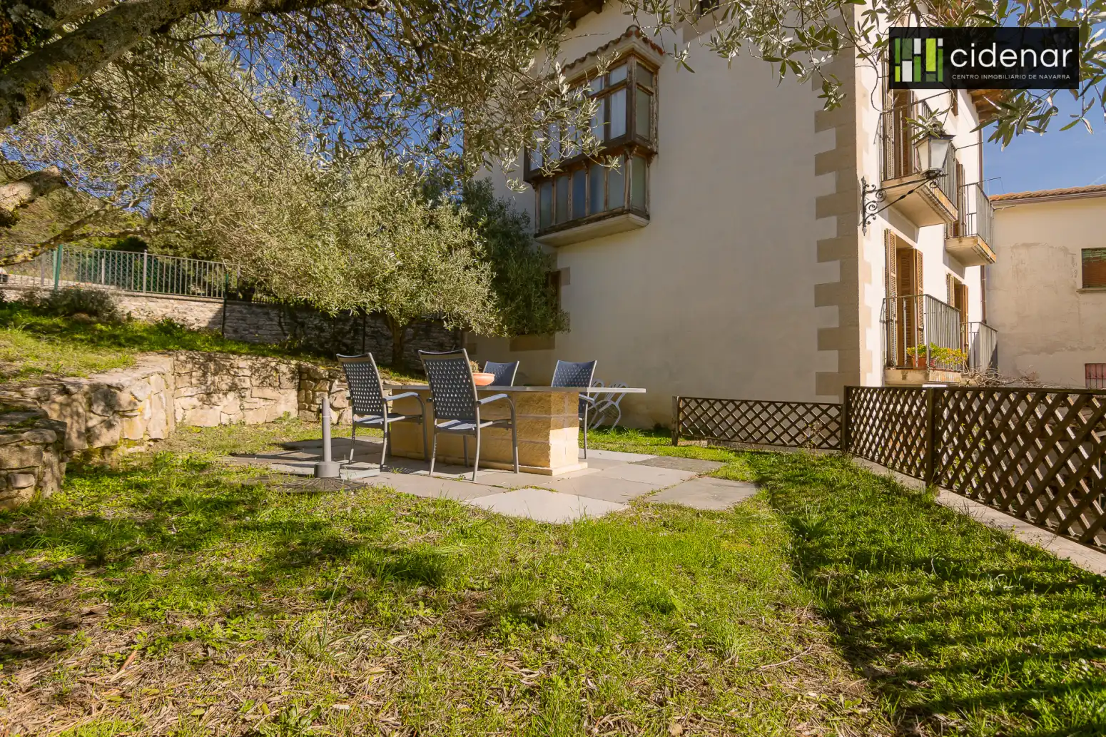 Jardín de Casa adosada en venta en Valle de Yerri / Deierri con Calefacción, Jardín privado y Parquet