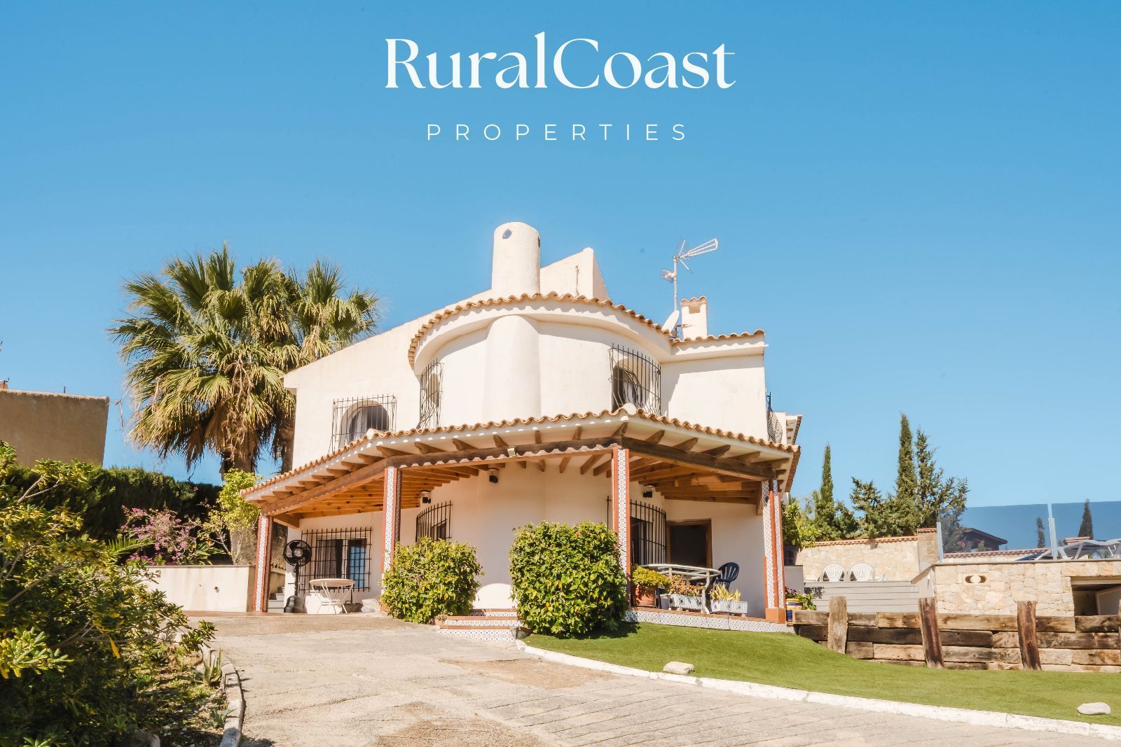 Vista exterior de Casa o xalet en venda en El Campello amb Calefacció, Terrassa i Traster