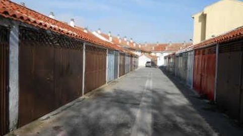 Plaza de parking situada en TOMELLOSO de 9,98 m². Fácil acceso y salida de la misma.