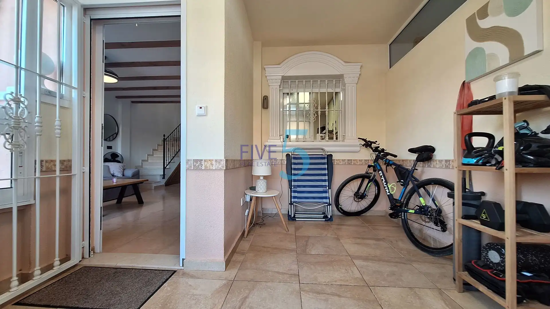 Maisonette zum Verkauf in Santa Pola mit Terrasse, Abstellraum und Schwimmbad
