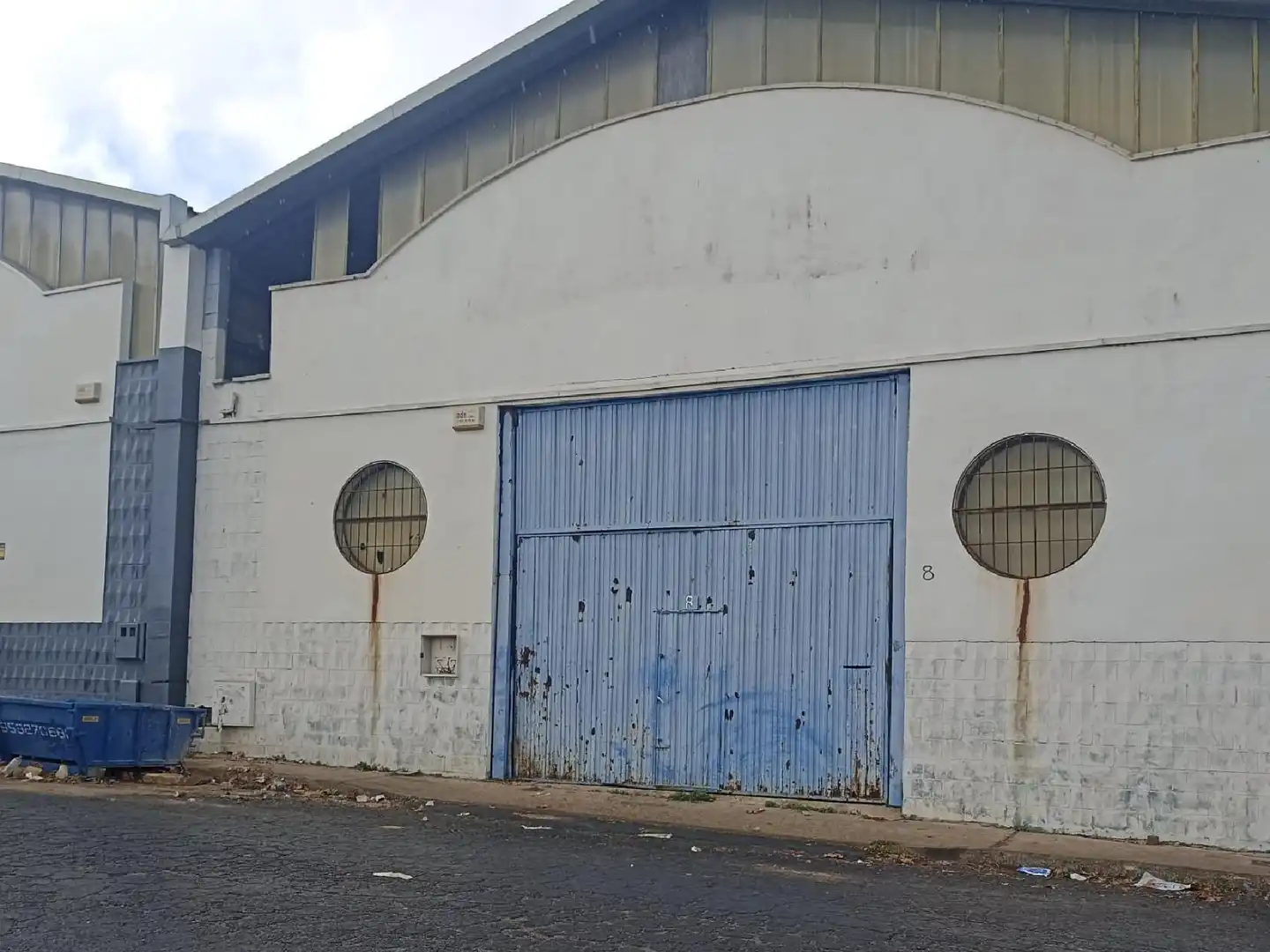 Vista exterior de Nau industrial en venda en Huelva
