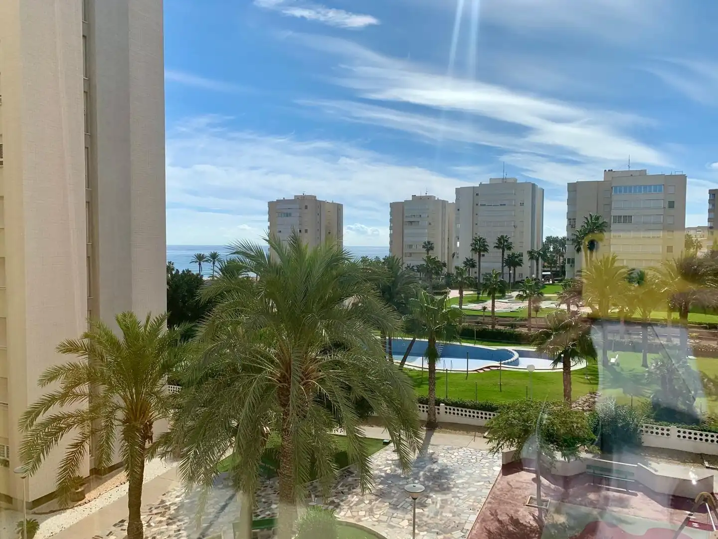 Vista exterior de Apartamento de alquiler en Alicante / Alacant con Terraza, Amueblado y Piscina comunitaria