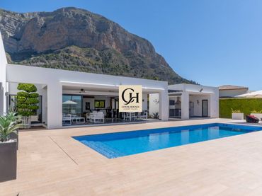 Villa con piscina in vendita a Montgó - Ermita