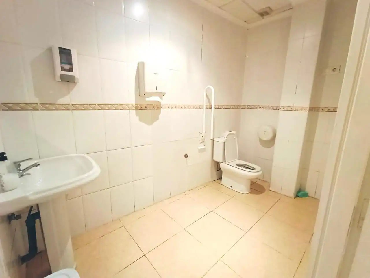 Baño de Local en venta en Els Poblets con Aire acondicionado