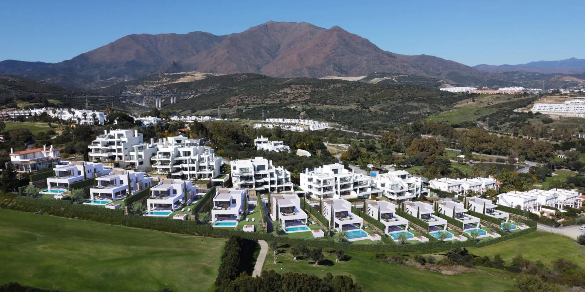 Vista exterior de Casa o chalet en venta en Estepona con Aire acondicionado, Jardín privado y Terraza