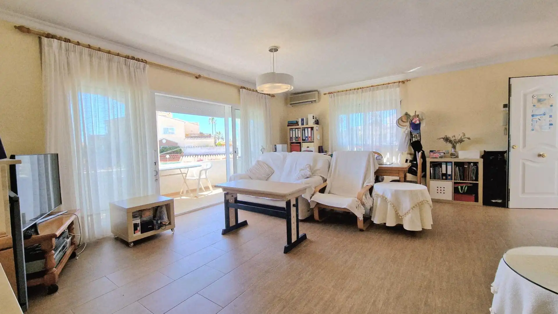Sala d'estar de Casa o xalet en venda en Mijas amb Aire condicionat, Jardí privat i Terrassa