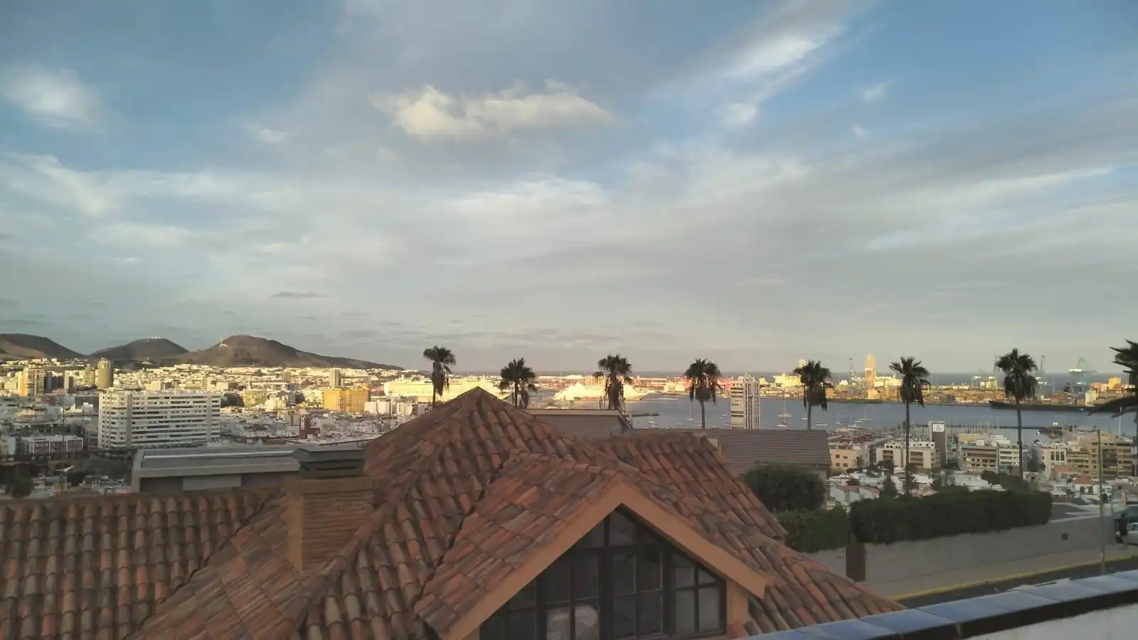 Vista exterior de Casa adosada en venda en Las Palmas de Gran Canaria amb Jardí privat, Parquet i Terrassa