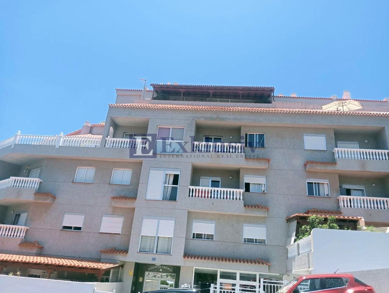 Vista exterior de Planta baixa en venda en Arona amb Aire condicionat i Moblat