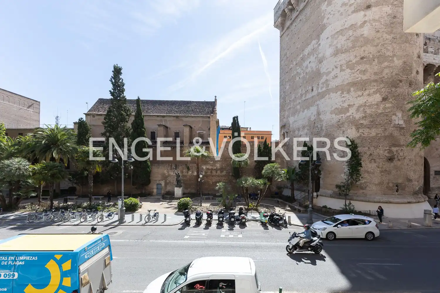 Exterior view of Flat for rent in Valencia  with Air Conditioner, Heating and Terrace