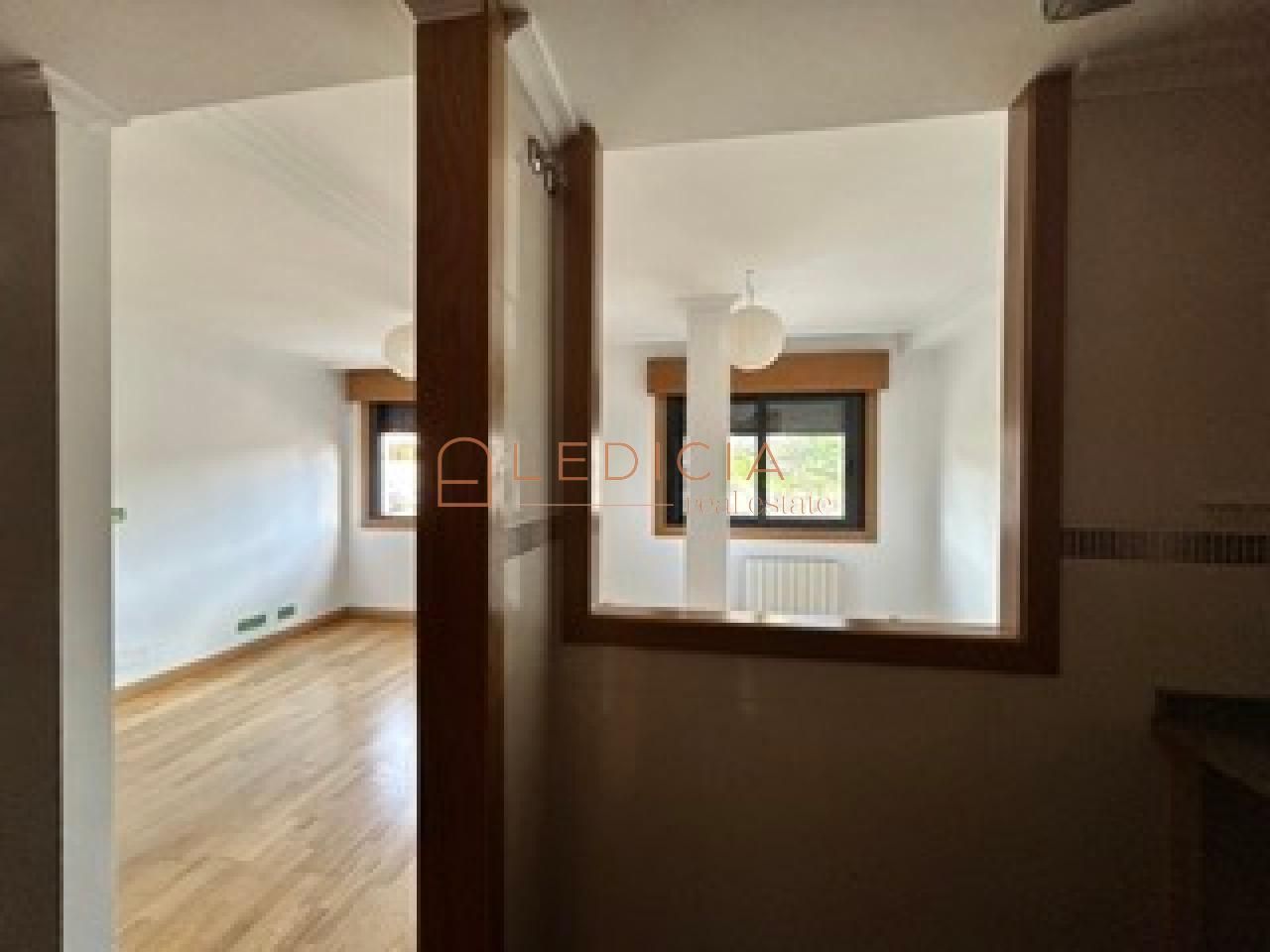 Habitación de Estudio en venta en Vigo  con Calefacción y Trastero