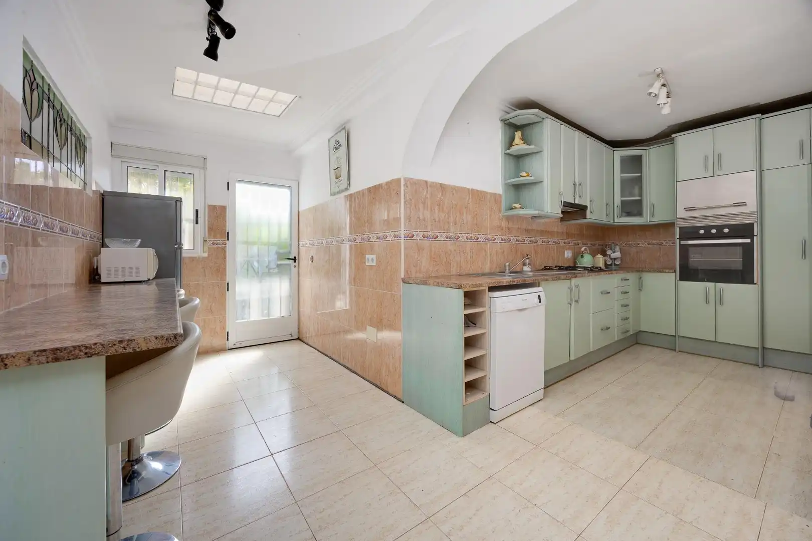 Cuina de Casa o xalet en venda en Torrevieja amb Aire condicionat, Jardí privat i Terrassa