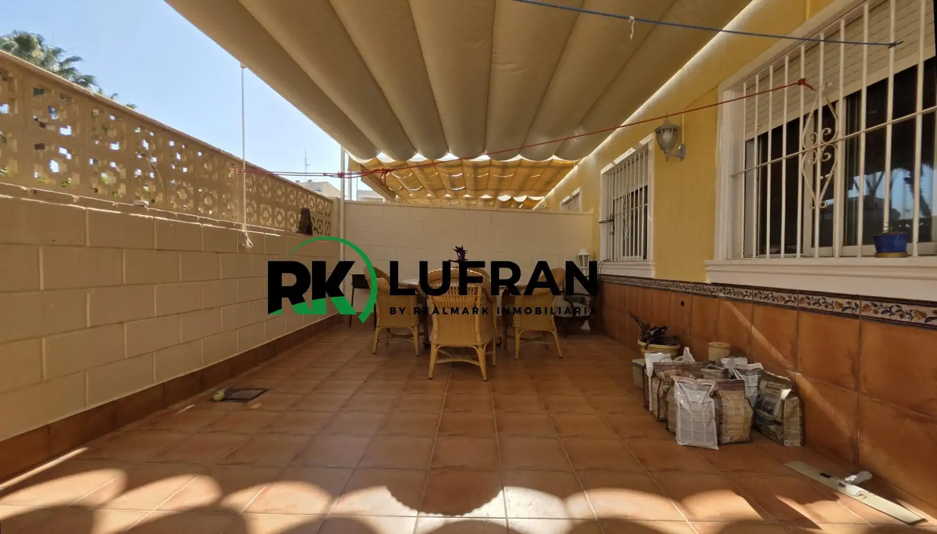 Terrasse von Wohnung zum Verkauf in El Campello mit Klimaanlage, Privatgarten und Terrasse