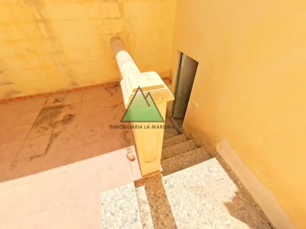 Casa adosada en venda en Loja amb Balcó